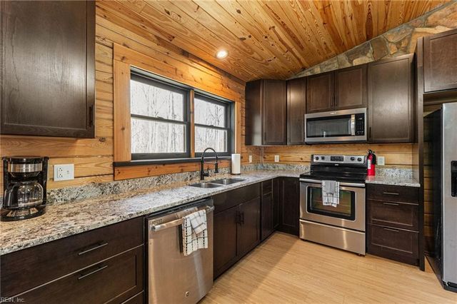 594 Ferry Landing DR, Boydton, VA 23917