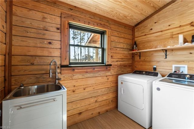 594 Ferry Landing DR, Boydton, VA 23917