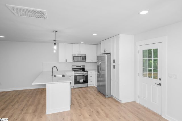 10 Valley View Lane, Greenville, SC 29605