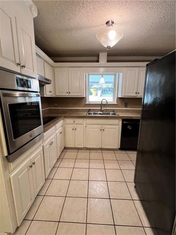 8652 RIDGEMONT Drive, Pineville, LA 71360