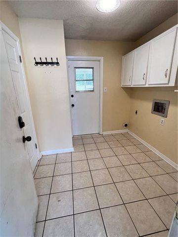 8652 RIDGEMONT Drive, Pineville, LA 71360