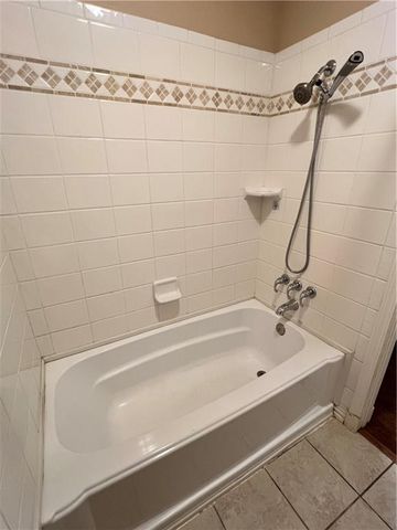 8652 RIDGEMONT Drive, Pineville, LA 71360