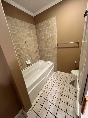 8652 RIDGEMONT Drive, Pineville, LA 71360