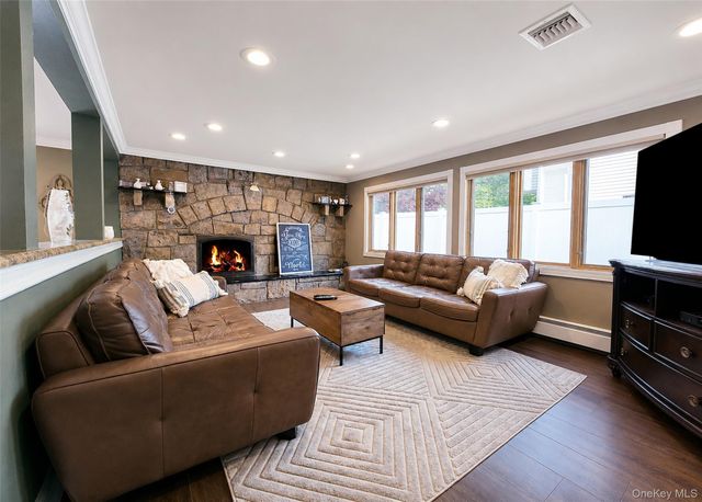 2 Sussex Lane, Lake Grove, NY 11755