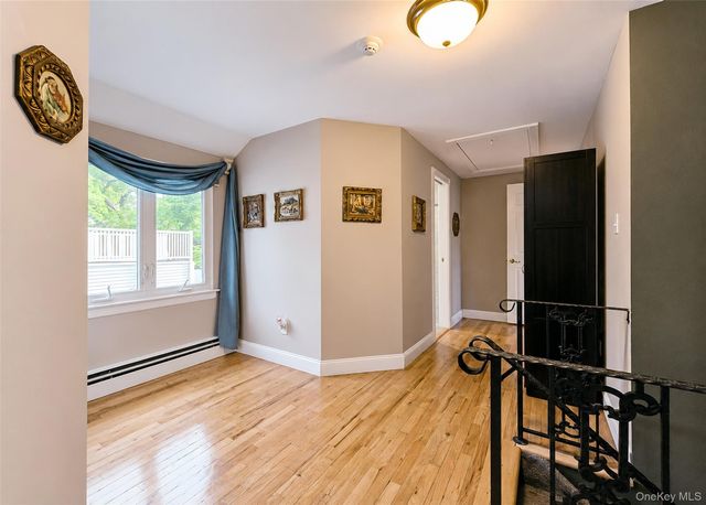 2 Sussex Lane, Lake Grove, NY 11755