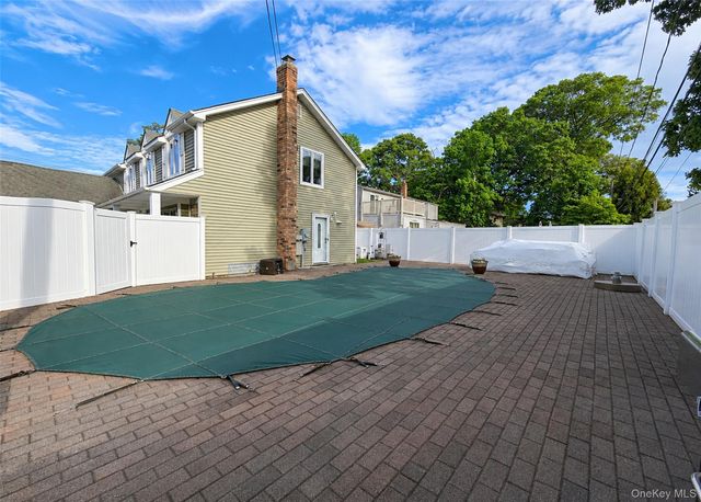 2 Sussex Lane, Lake Grove, NY 11755