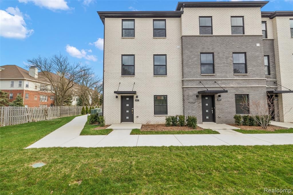 2817 Summers Place, Troy, MI 48084