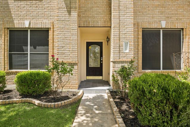 6025 Ronchamps DR, Round Rock, TX 78681