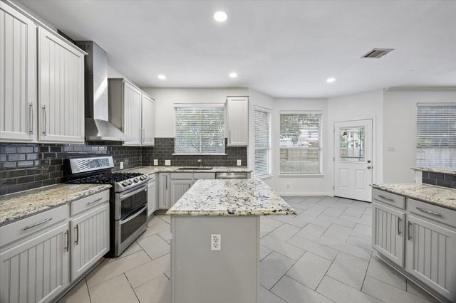 6025 Ronchamps DR, Round Rock, TX 78681