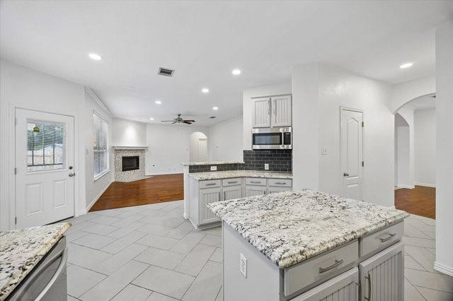 6025 Ronchamps DR, Round Rock, TX 78681