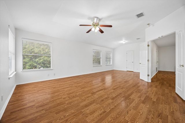 6025 Ronchamps DR, Round Rock, TX 78681