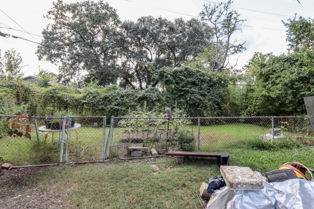 2450 Columbia Street, Beaumont, TX 77701