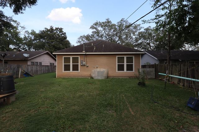 2450 Columbia Street, Beaumont, TX 77701