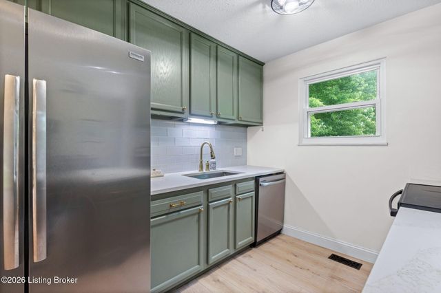 8803 William Penn Way, Louisville, KY 40228