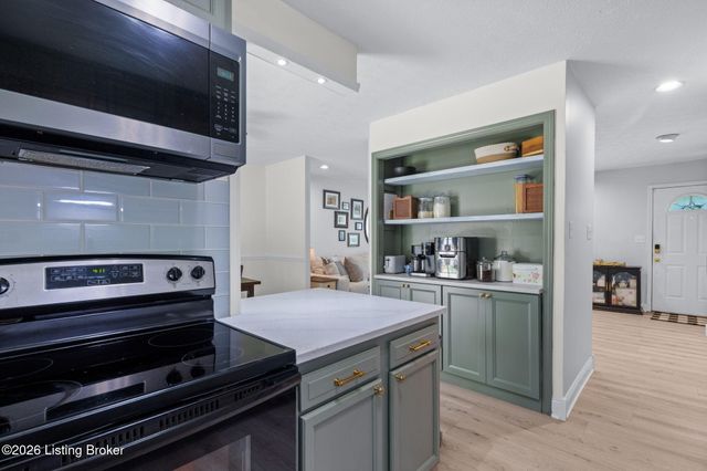 8803 William Penn Way, Louisville, KY 40228