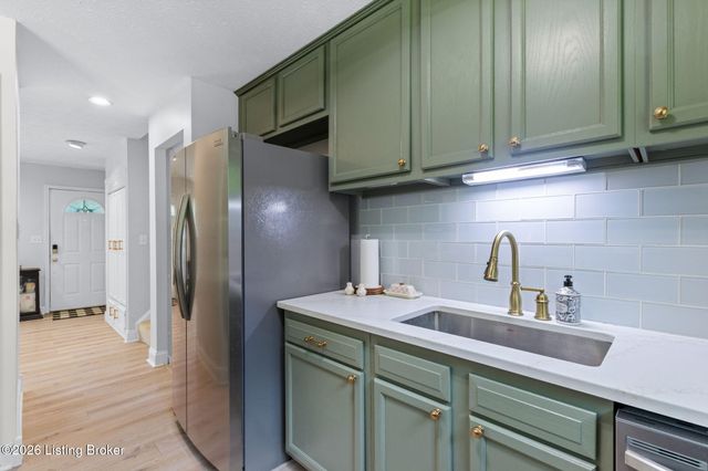 8803 William Penn Way, Louisville, KY 40228