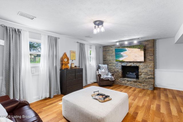 8803 William Penn Way, Louisville, KY 40228
