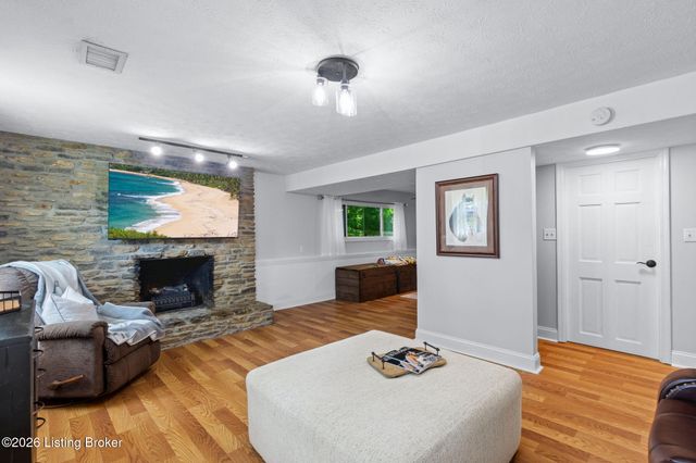 8803 William Penn Way, Louisville, KY 40228