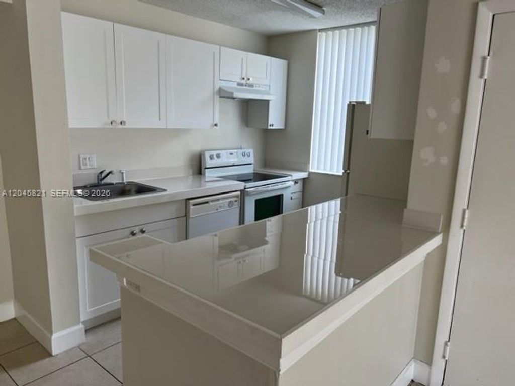 10717 Cleary Blvd 111, Plantation, FL 33324