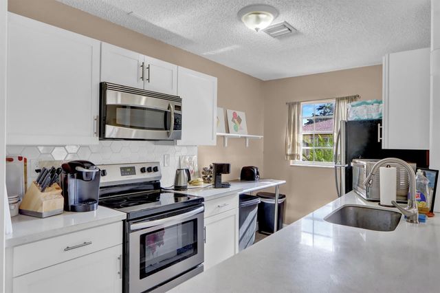14050 Nesting Way B, Delray Beach, FL 33484