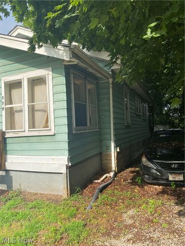 156 Roger Avenue, Akron, OH 44305