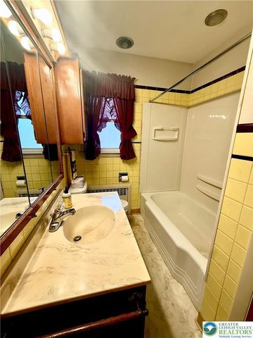 3127 West Emaus, Salisbury Twp, PA 18103