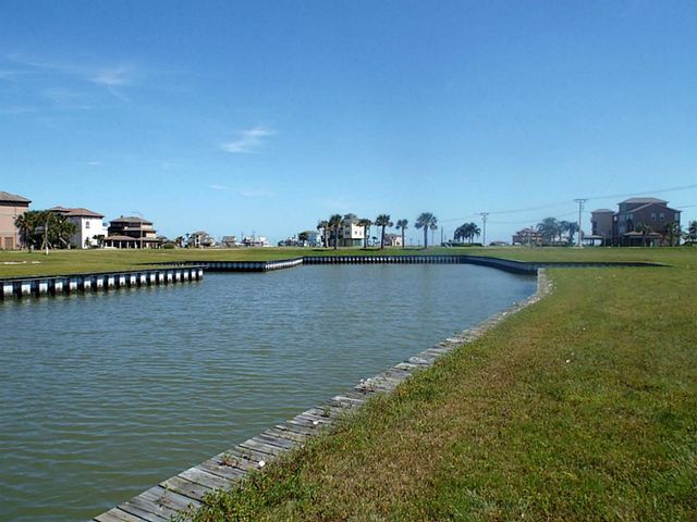 1 Fleming, Hitchcock, TX 77563