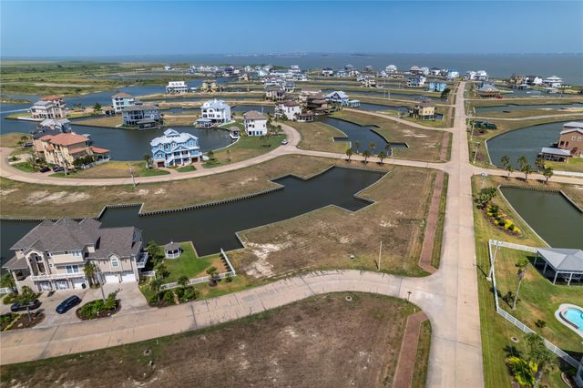 1 Fleming, Hitchcock, TX 77563