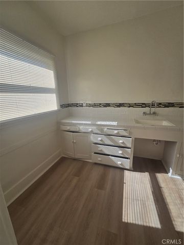 942 E 2nd 7, Long Beach, CA 90802