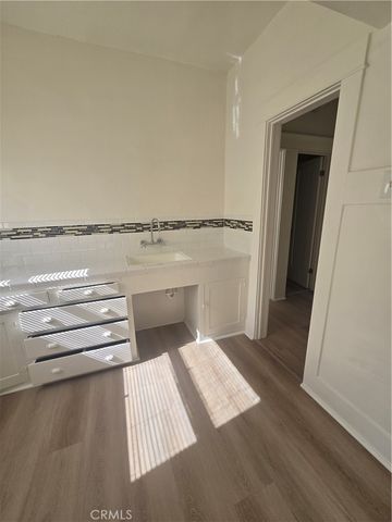 942 E 2nd 7, Long Beach, CA 90802