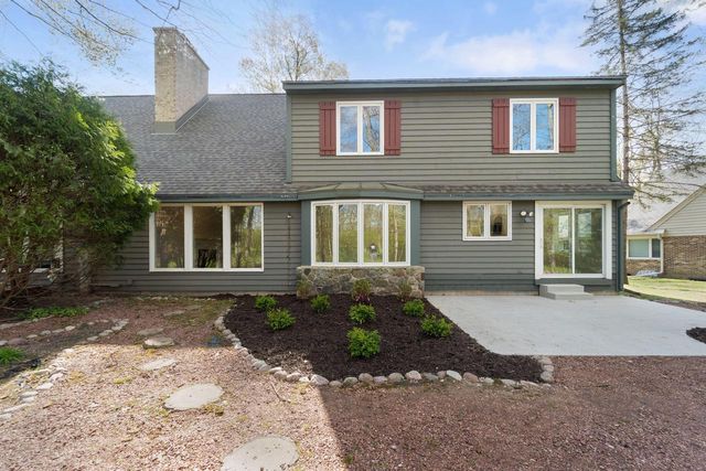 12409 Golf DRIVE, Mequon, WI 53092