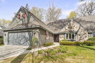 12409 Golf DRIVE, Mequon, WI 53092