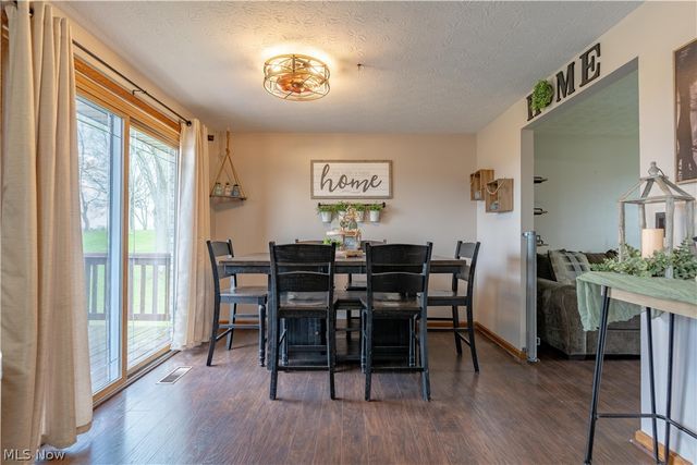 13700 Market Avenue N, Hartville, OH 44632