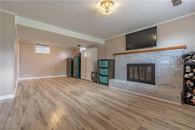 13700 Market Avenue N, Hartville, OH 44632