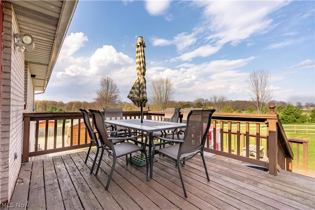 13700 Market Avenue N, Hartville, OH 44632