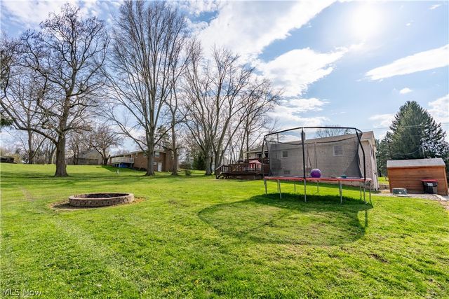 13700 Market Avenue N, Hartville, OH 44632