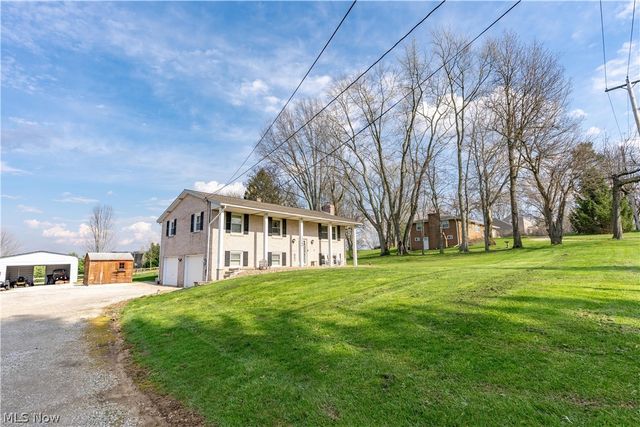 13700 Market Avenue N, Hartville, OH 44632