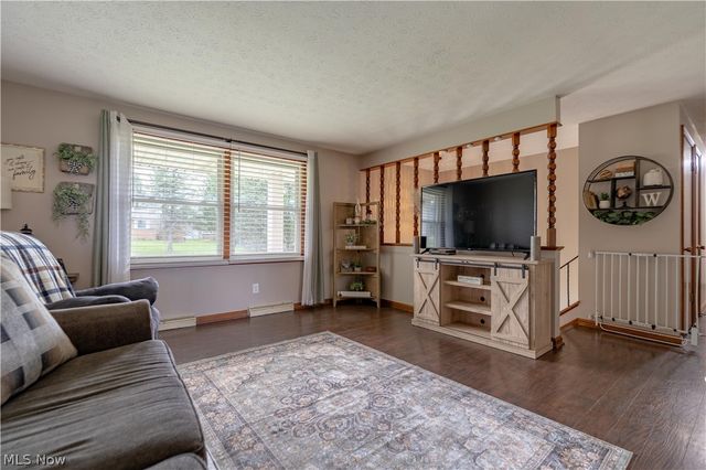 13700 Market Avenue N, Hartville, OH 44632