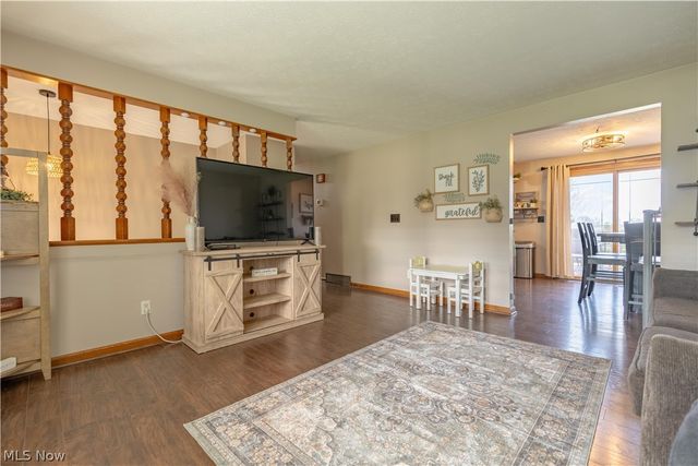 13700 Market Avenue N, Hartville, OH 44632
