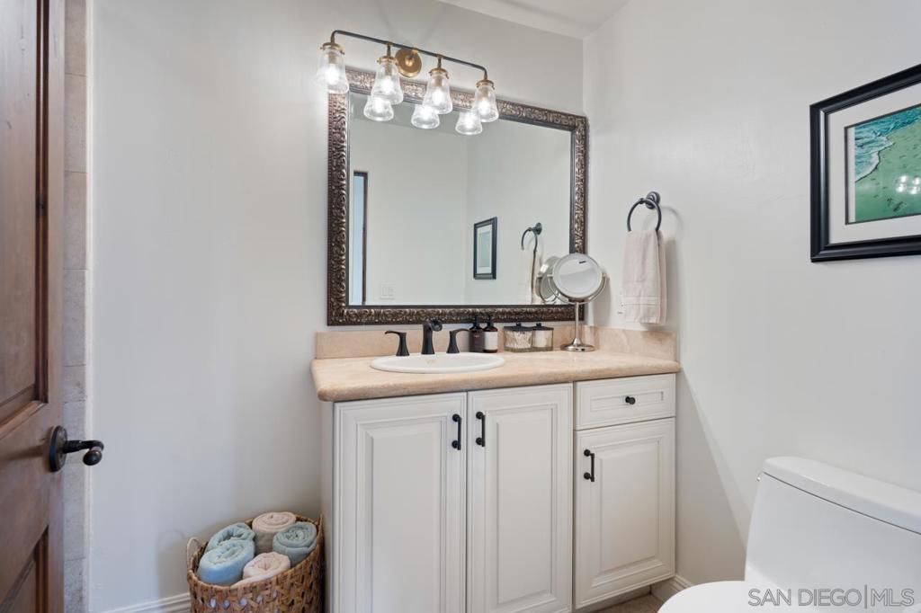 Image 12 of property listing at 410 Pearl St. 2B, La Jolla, CA 92037