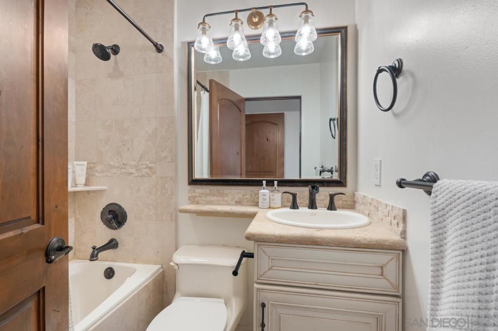 Image 17 of property listing at 410 Pearl St. 2B, La Jolla, CA 92037