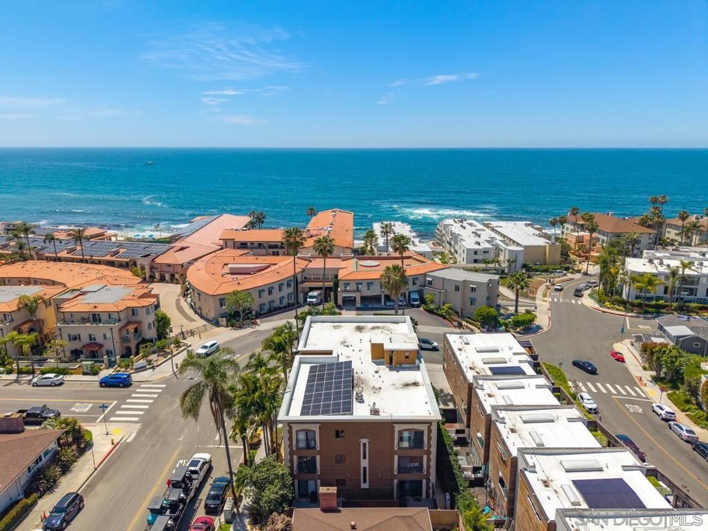 Image 18 of property listing at 410 Pearl St. 2B, La Jolla, CA 92037