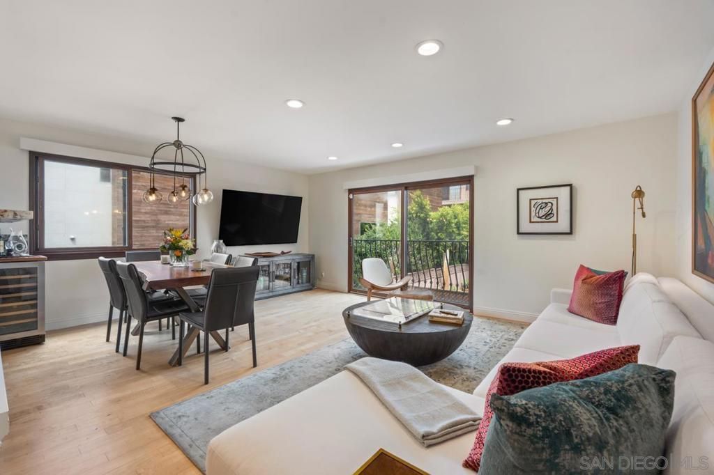 Image 4 of property listing at 410 Pearl St. 2B, La Jolla, CA 92037