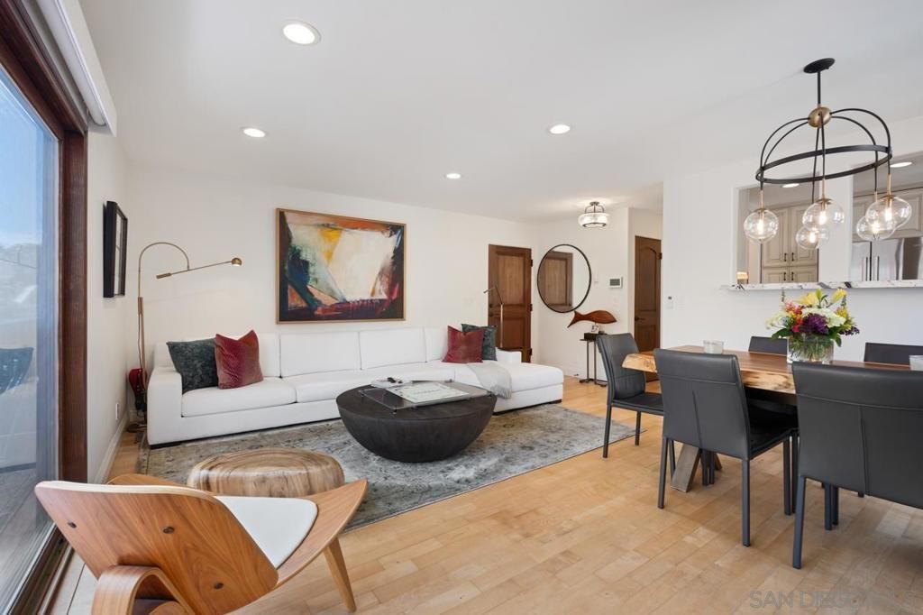 Image 5 of property listing at 410 Pearl St. 2B, La Jolla, CA 92037