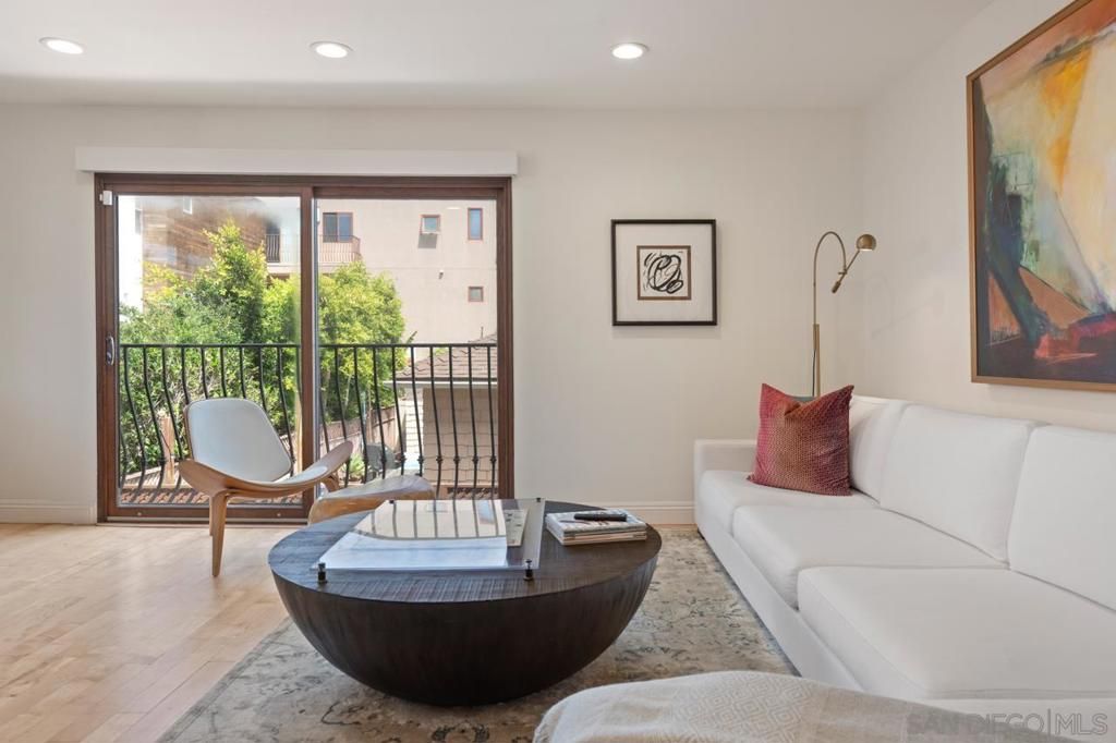 Image 6 of property listing at 410 Pearl St. 2B, La Jolla, CA 92037