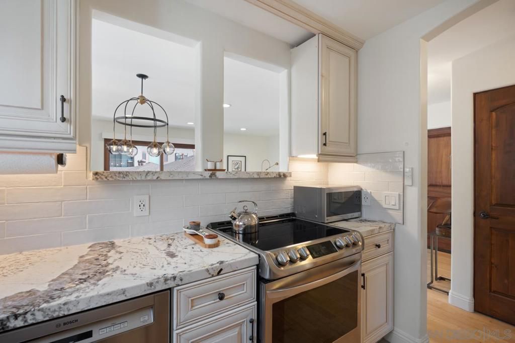 Image 9 of property listing at 410 Pearl St. 2B, La Jolla, CA 92037