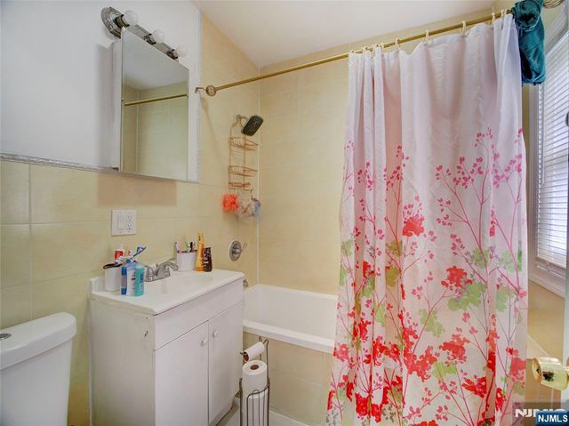 1011 Summit Avenue, Union City, NJ 07087