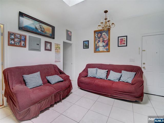 1011 Summit Avenue, Union City, NJ 07087