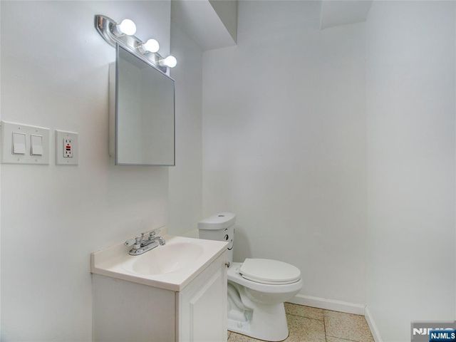 1011 Summit Avenue, Union City, NJ 07087