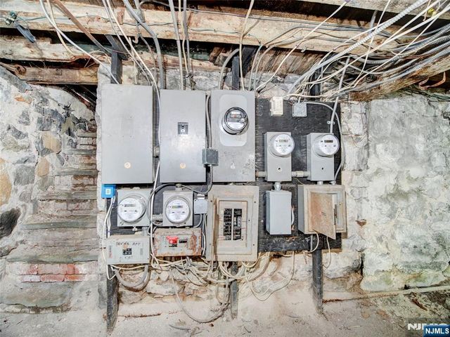 1011 Summit Avenue, Union City, NJ 07087